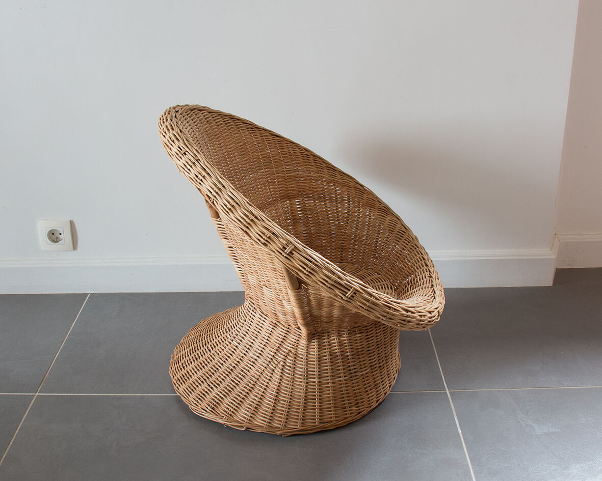 Armchair tulip child