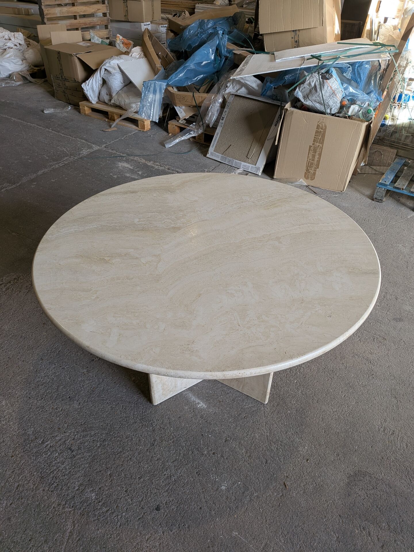 Table de salle à manger en travertin 
