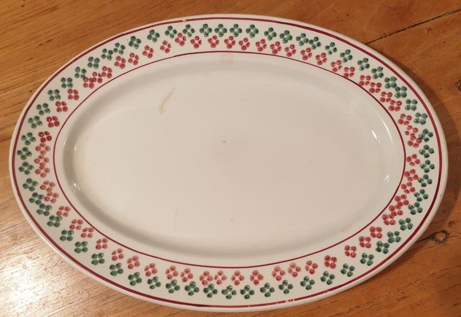 Plat ovale damiers rouges et verts Saint-Amand 31x22