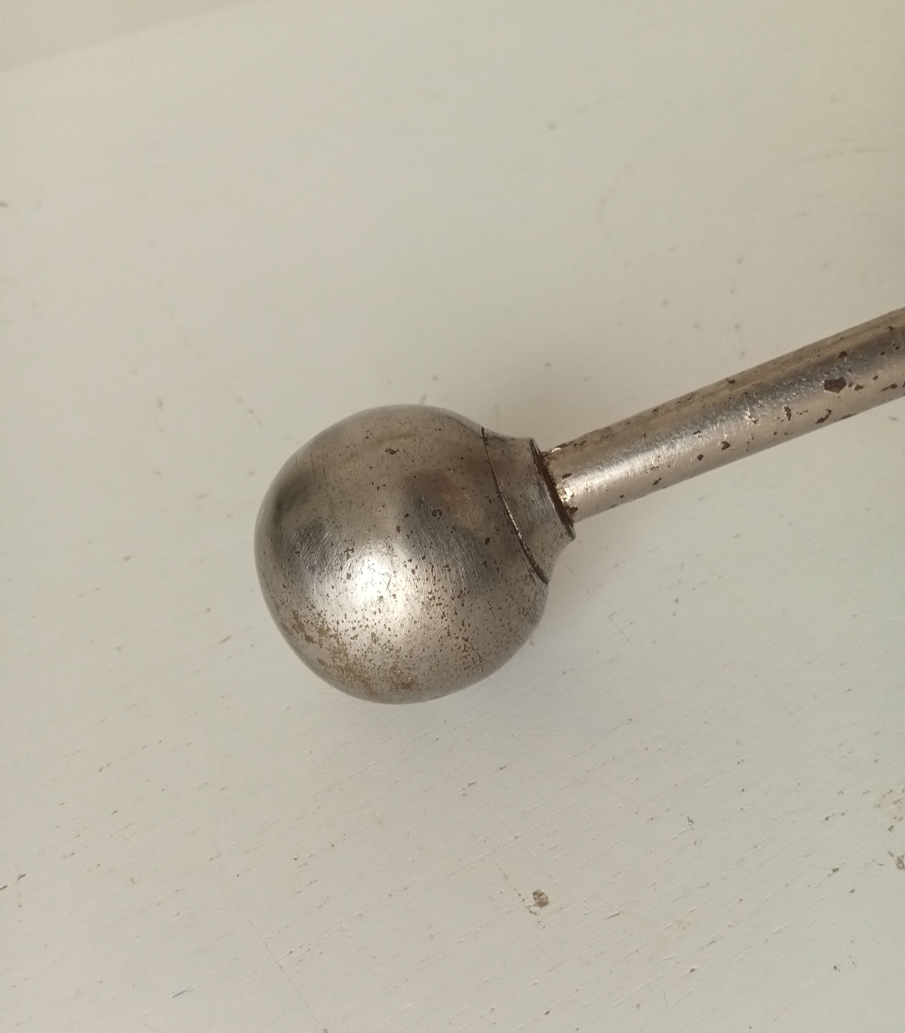 Patère porte manteau mural ancien en acier