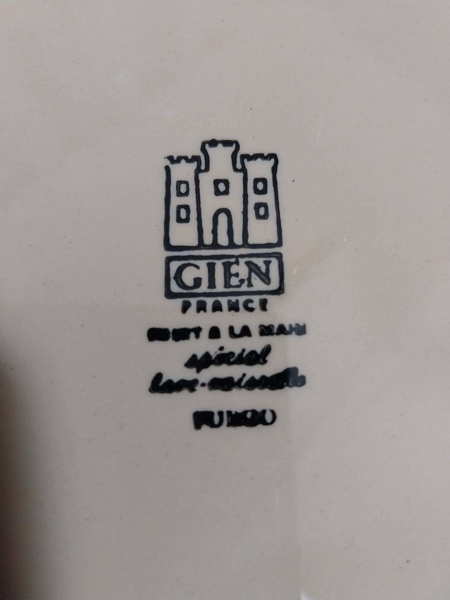 Cake tin