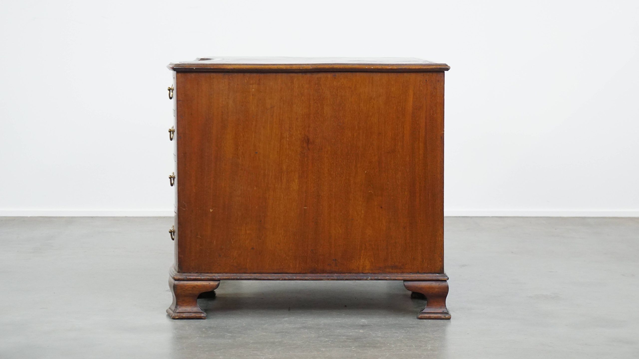 Antique English wooden desk from the late 19th century with a leather top