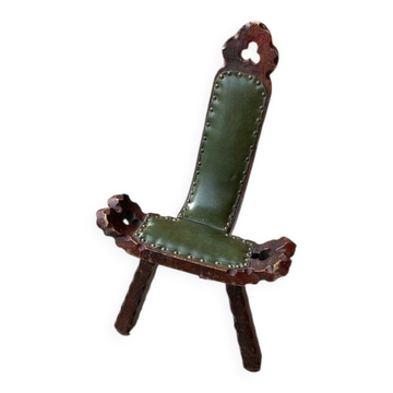 Chaise brutaliste espagnole en bois massif et cuir vert olive, années 1950