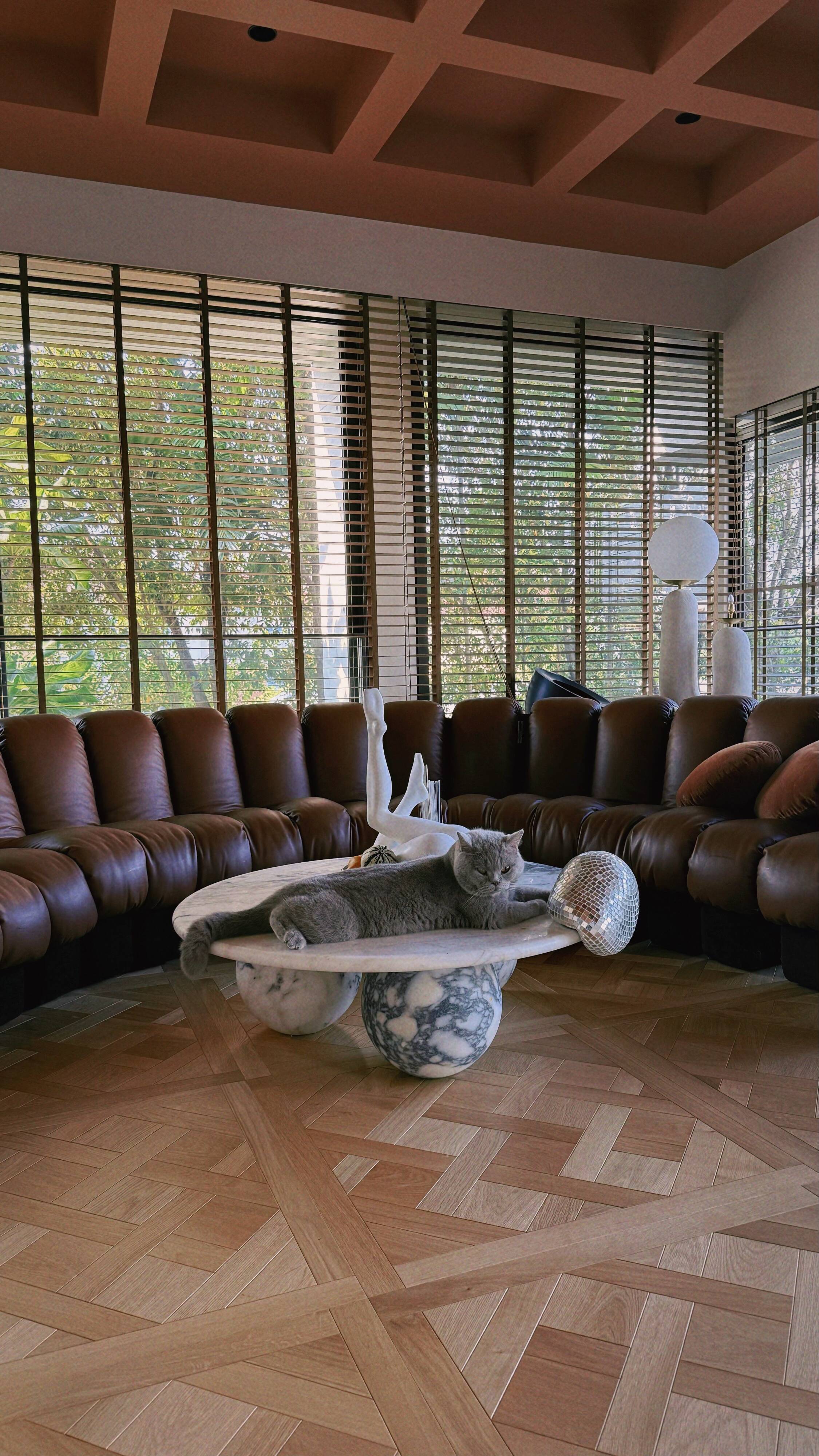 Round Coffee Table with Ball Sphere Legs Base in Violet Viola Veined Marble