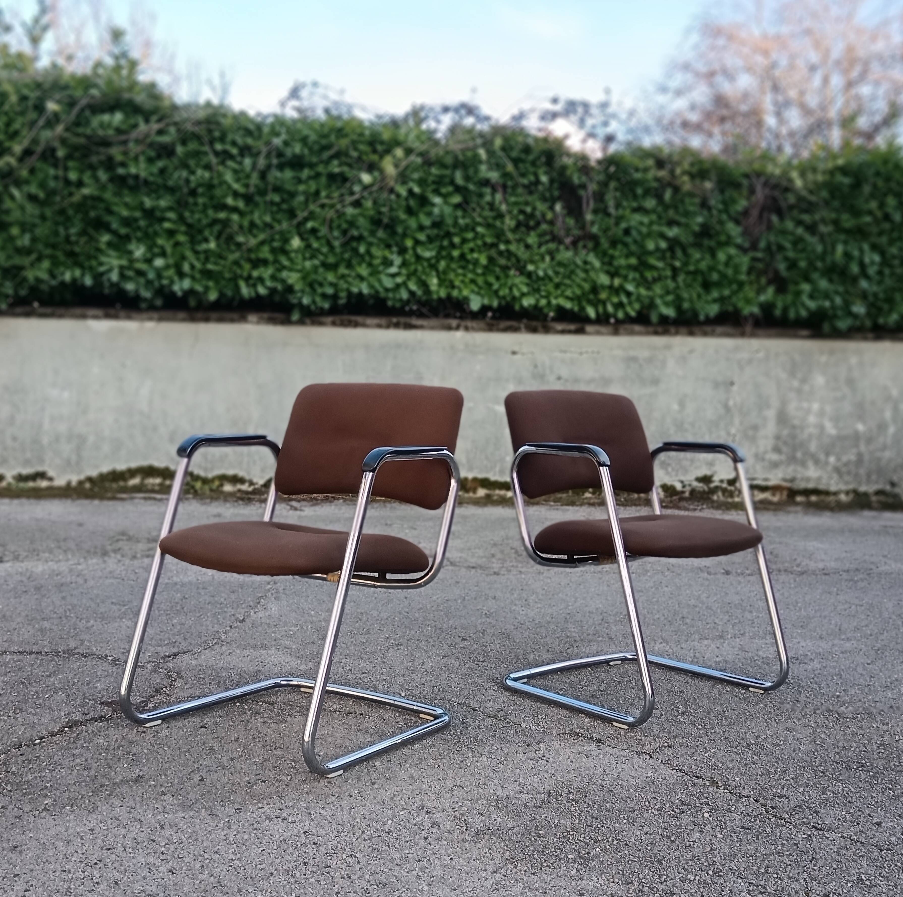 Paire de fauteuils cantilever Strafor 1970