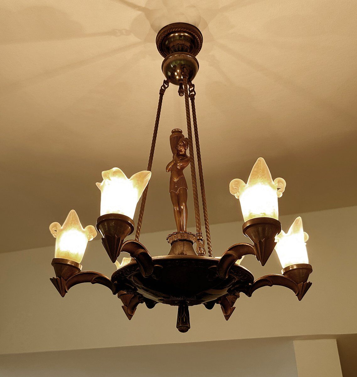 Large Art Deco sculptural chandelier in bronze and glass, 1930s