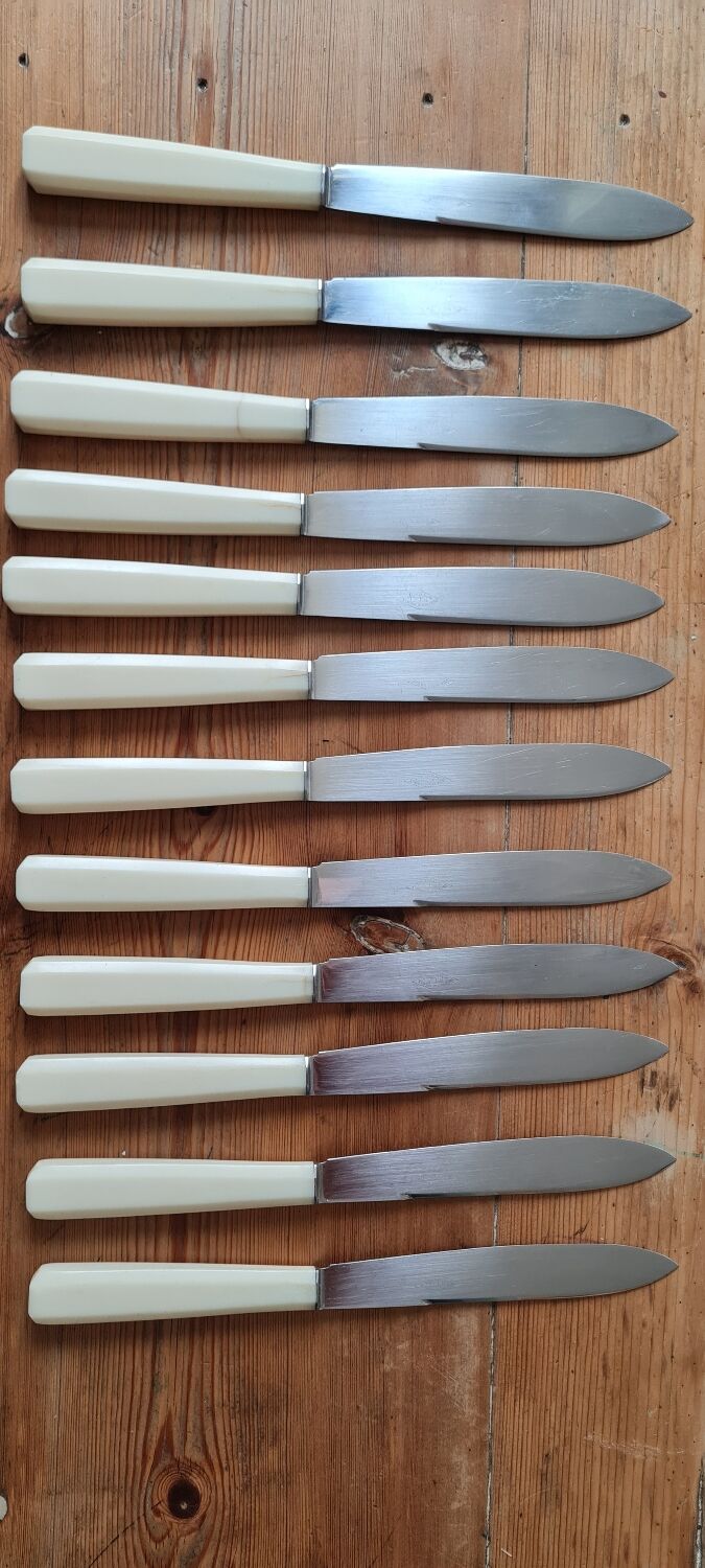 Set of 12 Bakelite knives