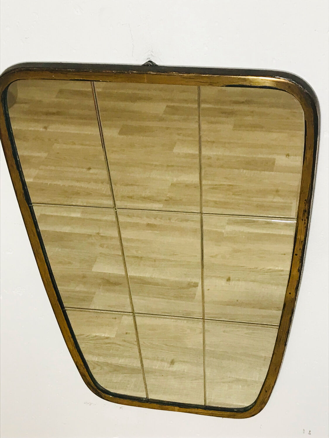 Asymmetrical mirror from the 60s