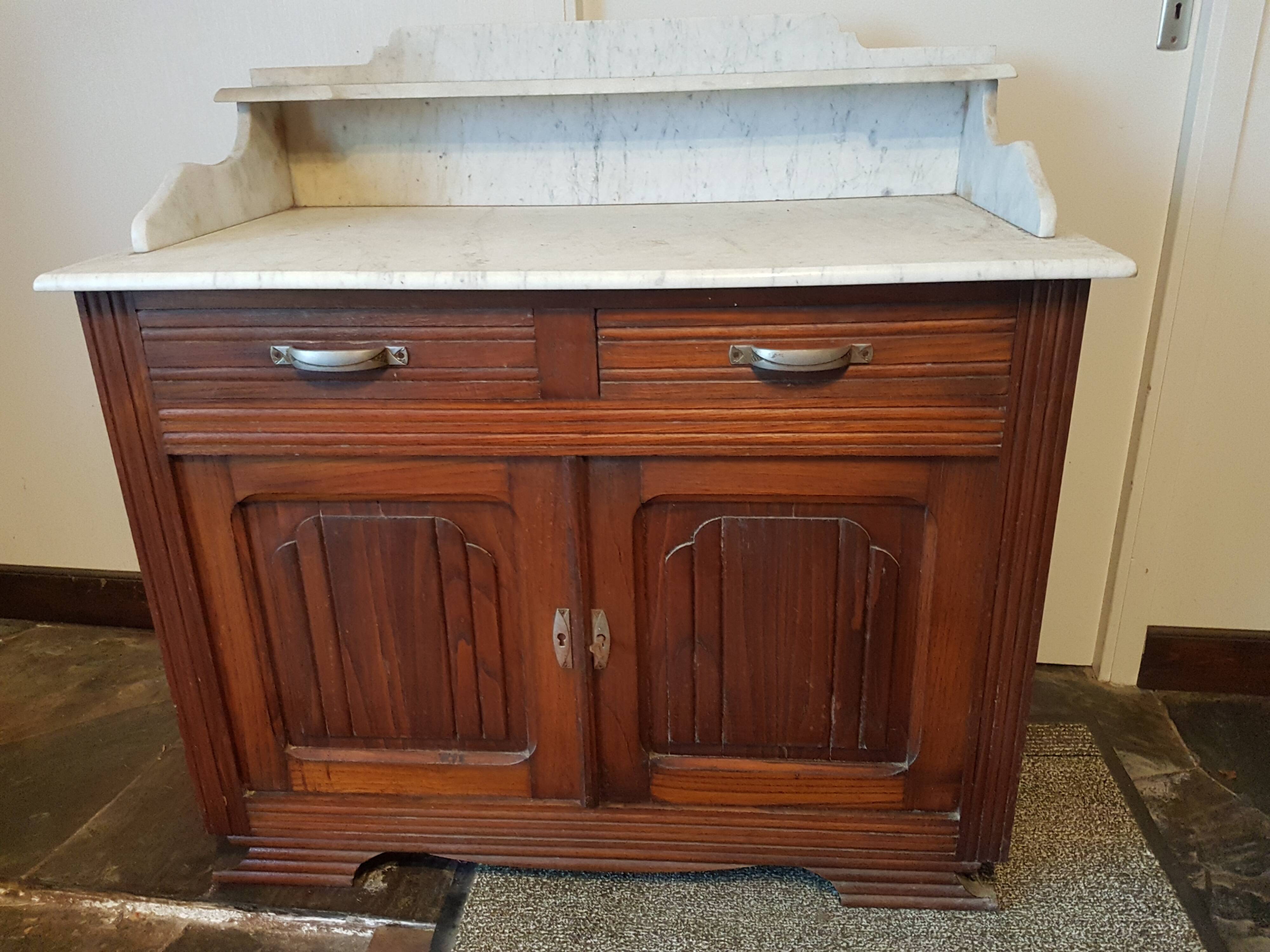 Toilet/dressing table