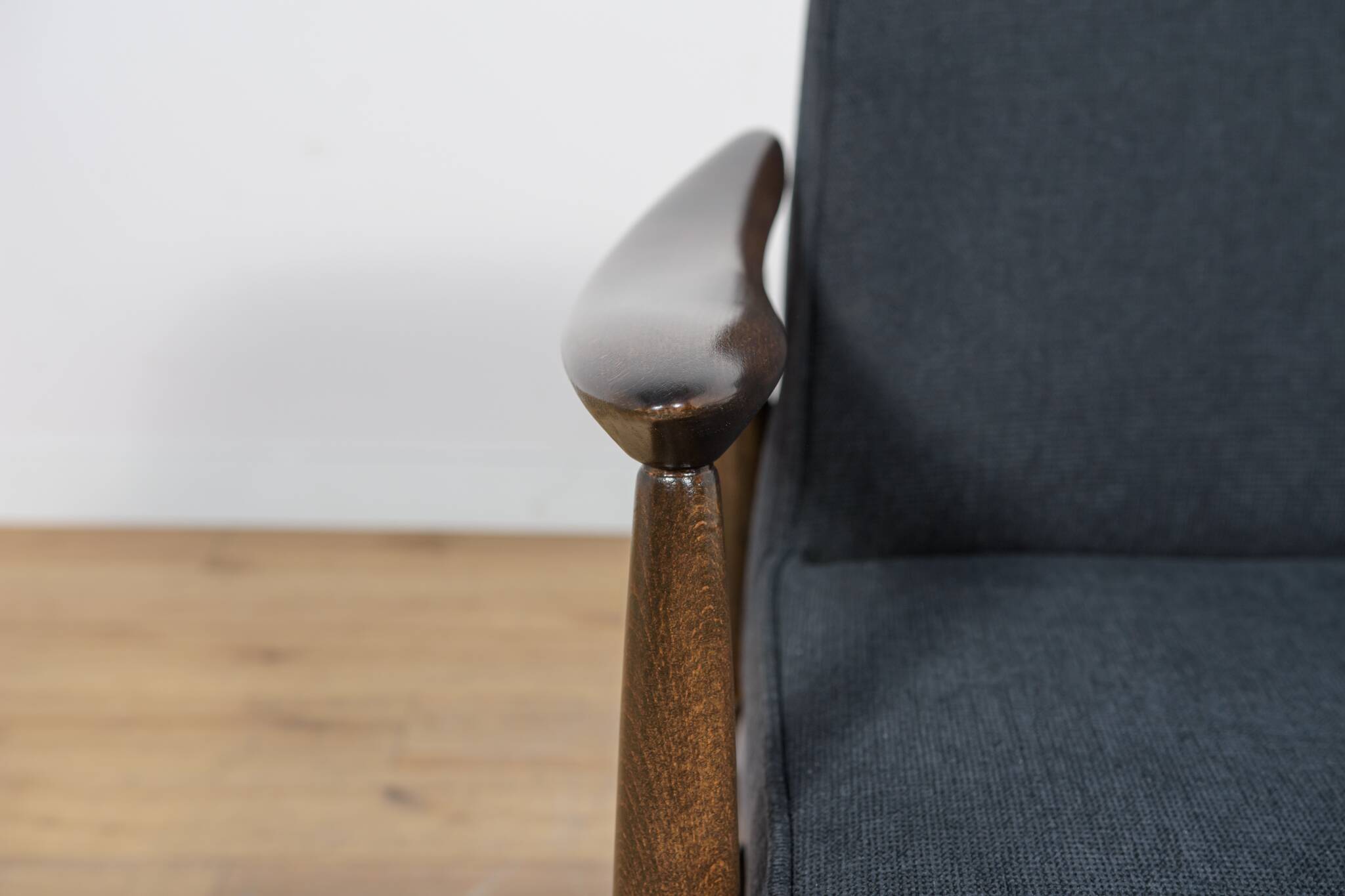 Mid Century Modern GFM-87 Armchair by Juliusz Kedziorek for Gościcińskie Fu