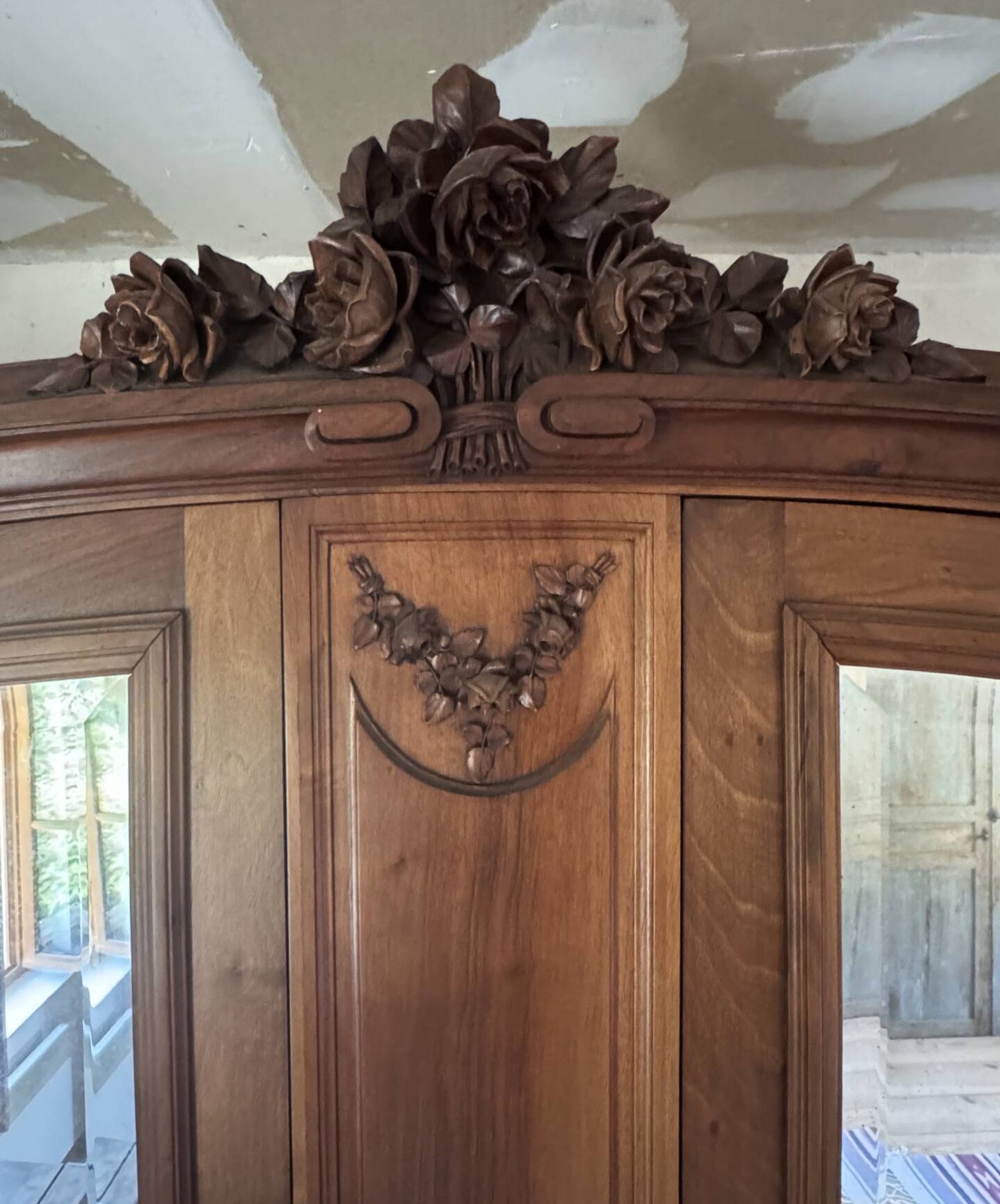 Armoire à glace ancienne de style Napoléon III