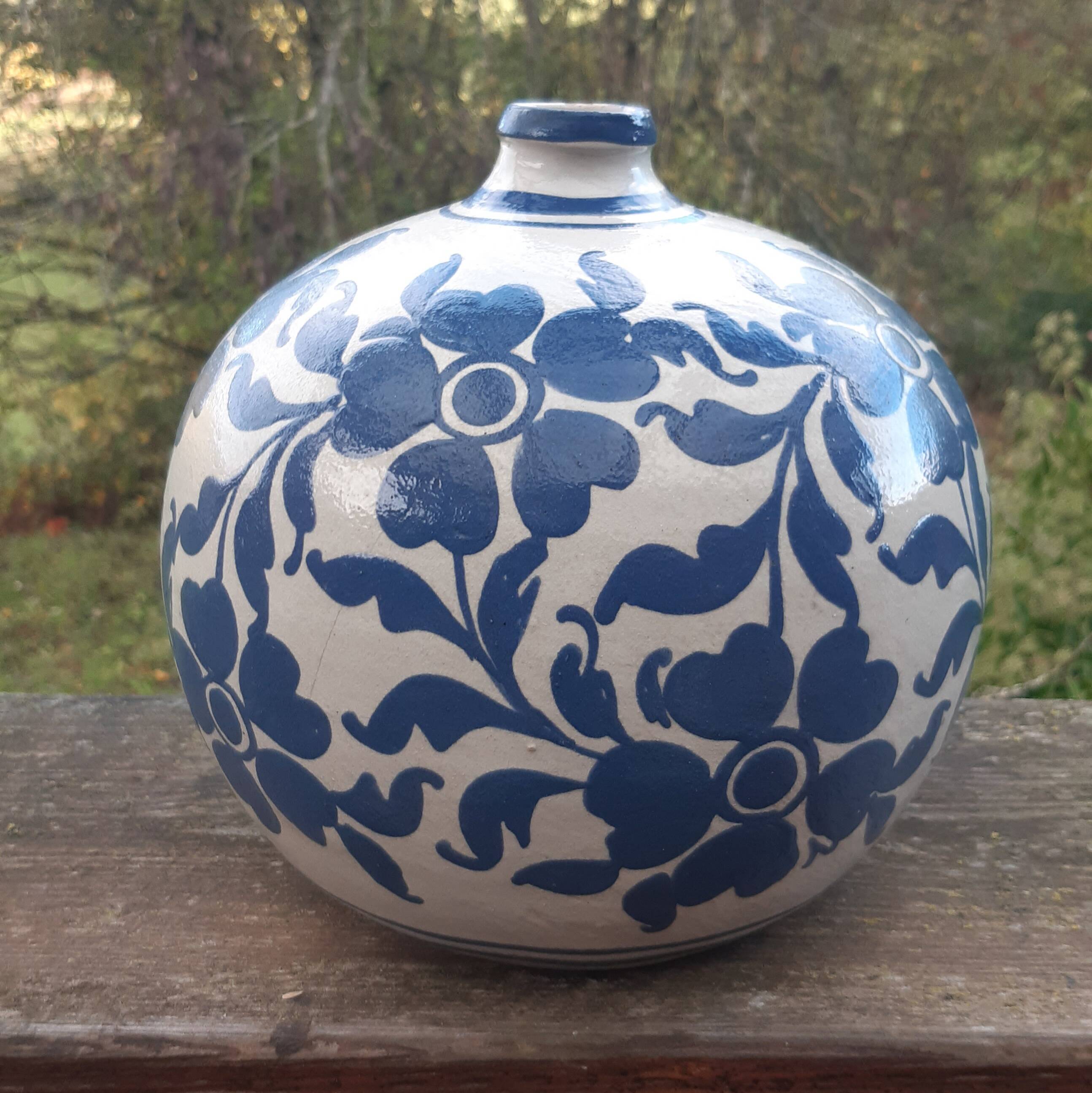 Elchinger ball vase