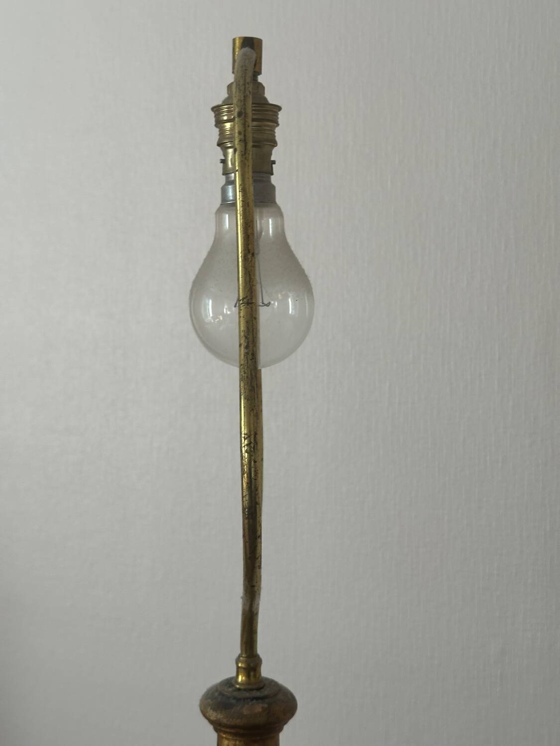 Lampadaire en bois doré Style Louis XVI