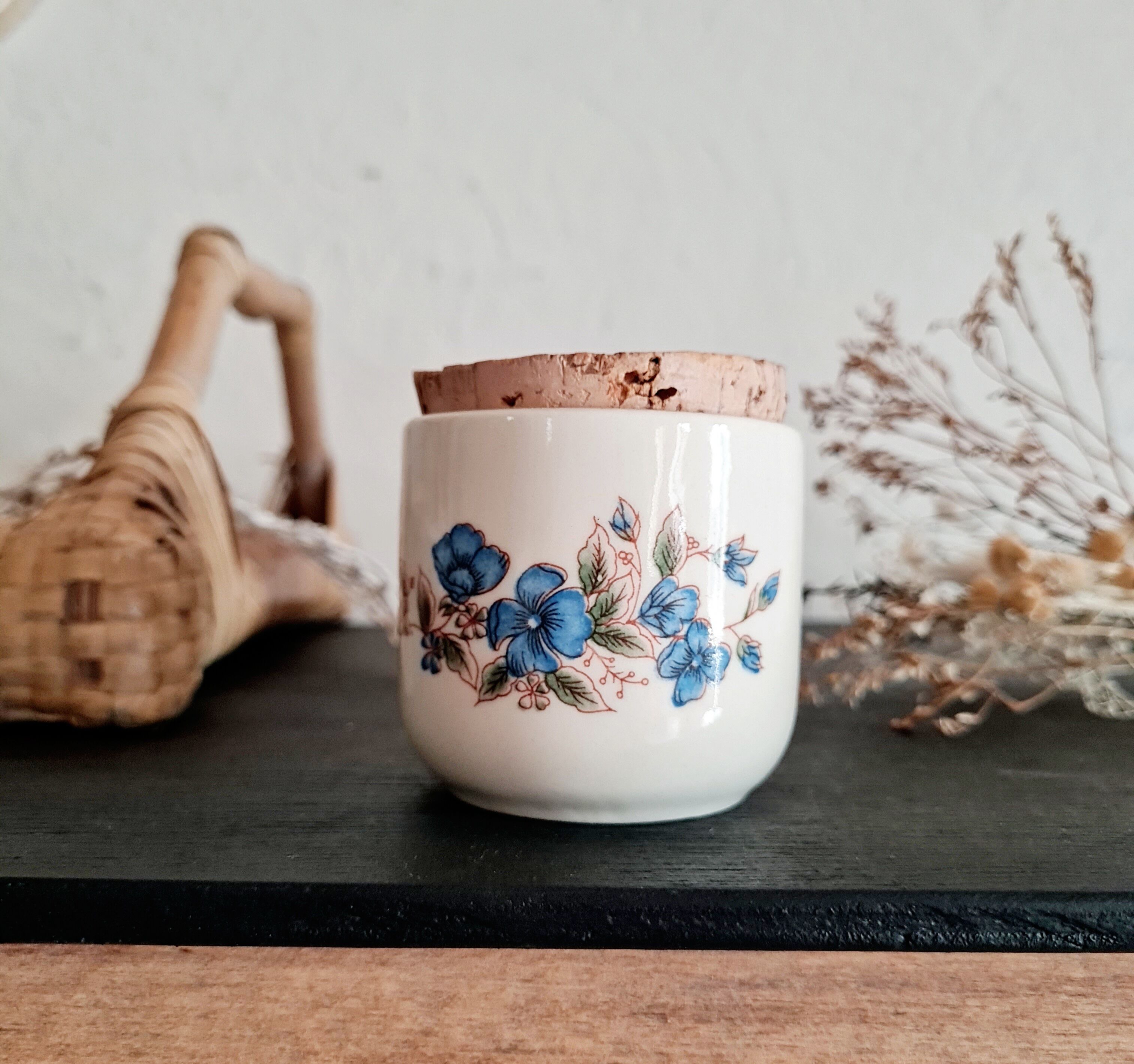 Porcelain flower pot