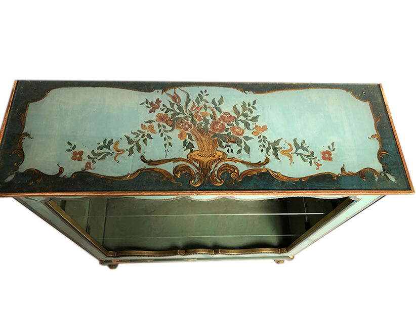 Venetian-style wooden lace-up with bouquets of flowers