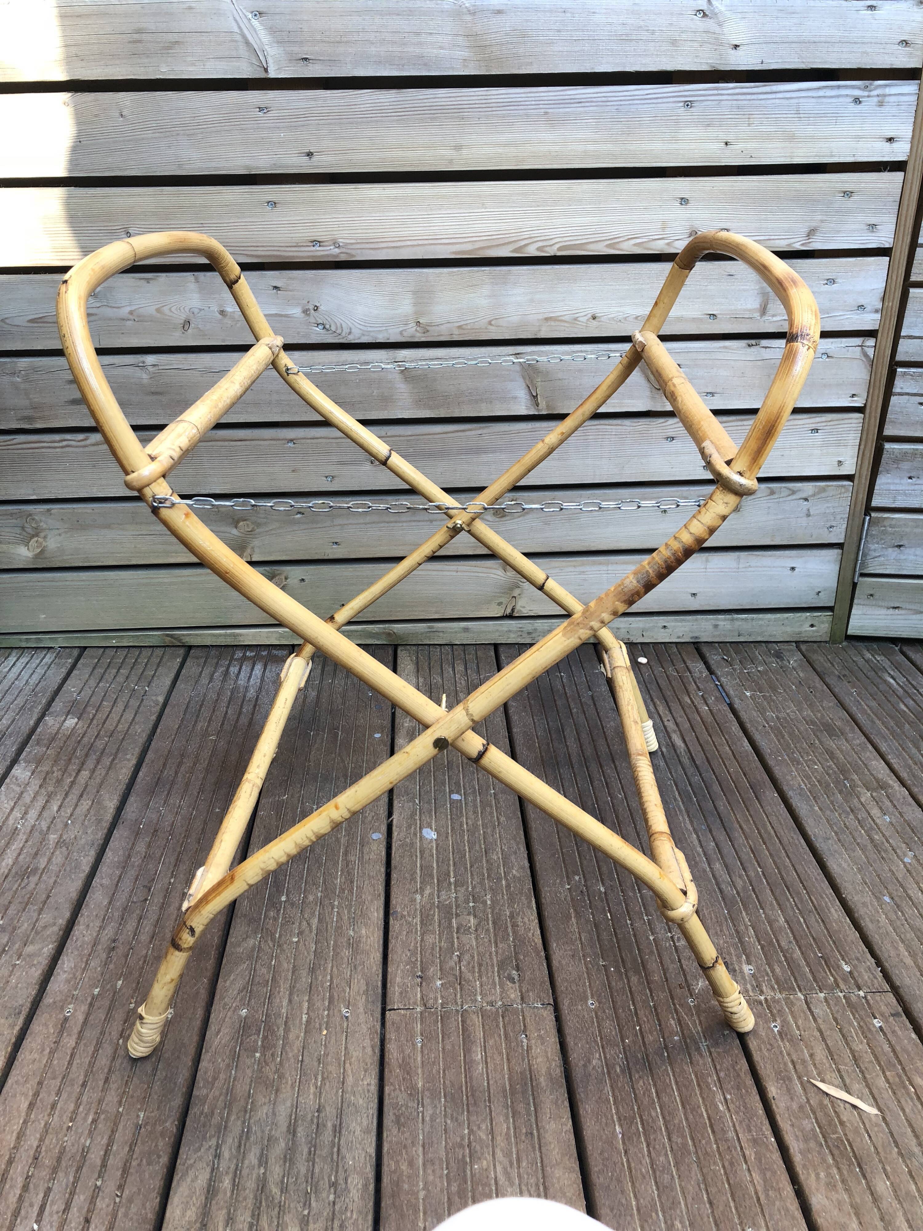 Wicker bassinet cradle