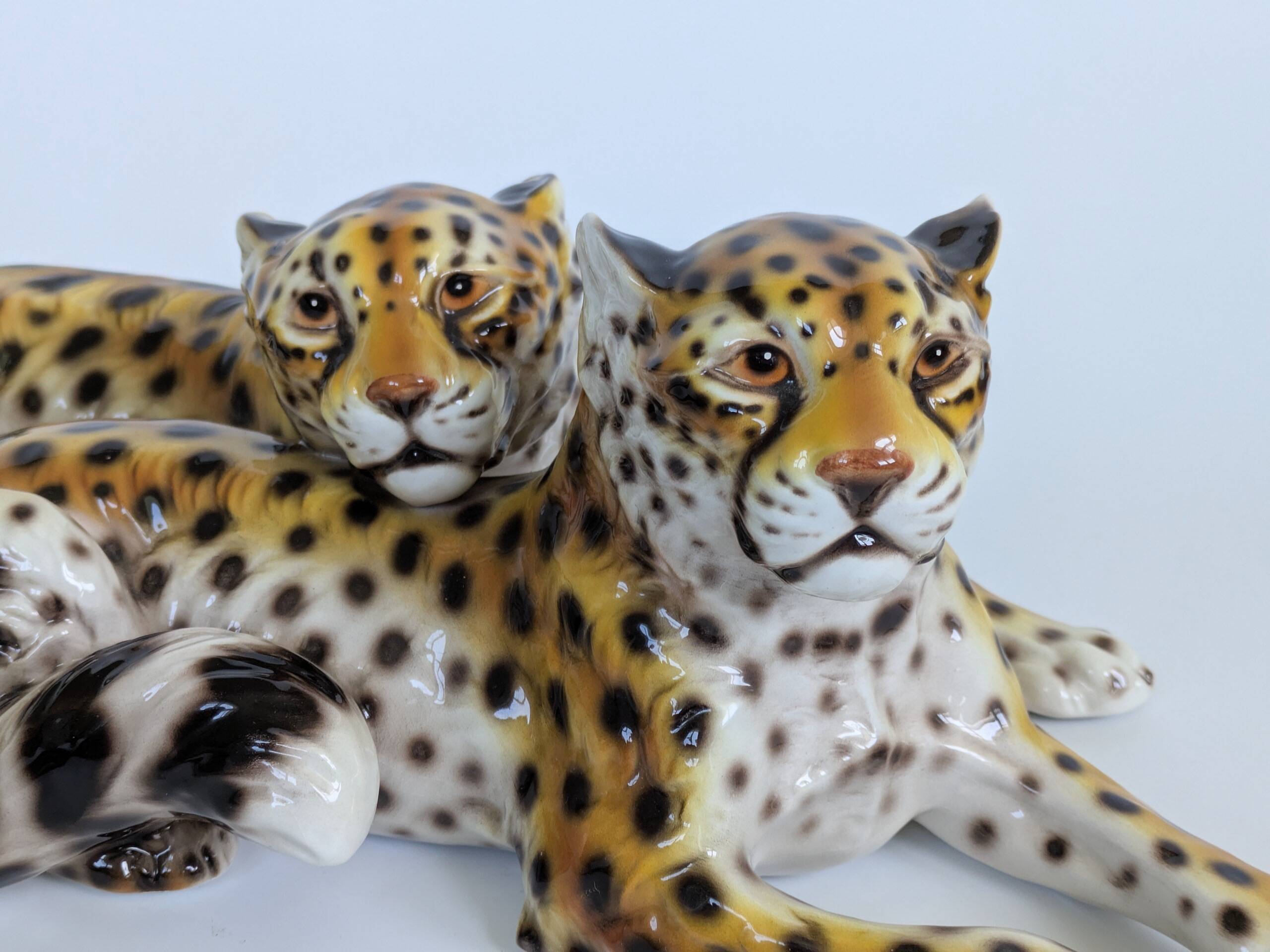 Large porcelain sculpture pair of leopards Italy 1970s Ronzan style