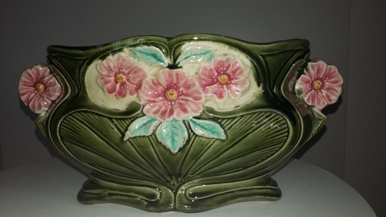 Old-time garden in floral pattern dabbling