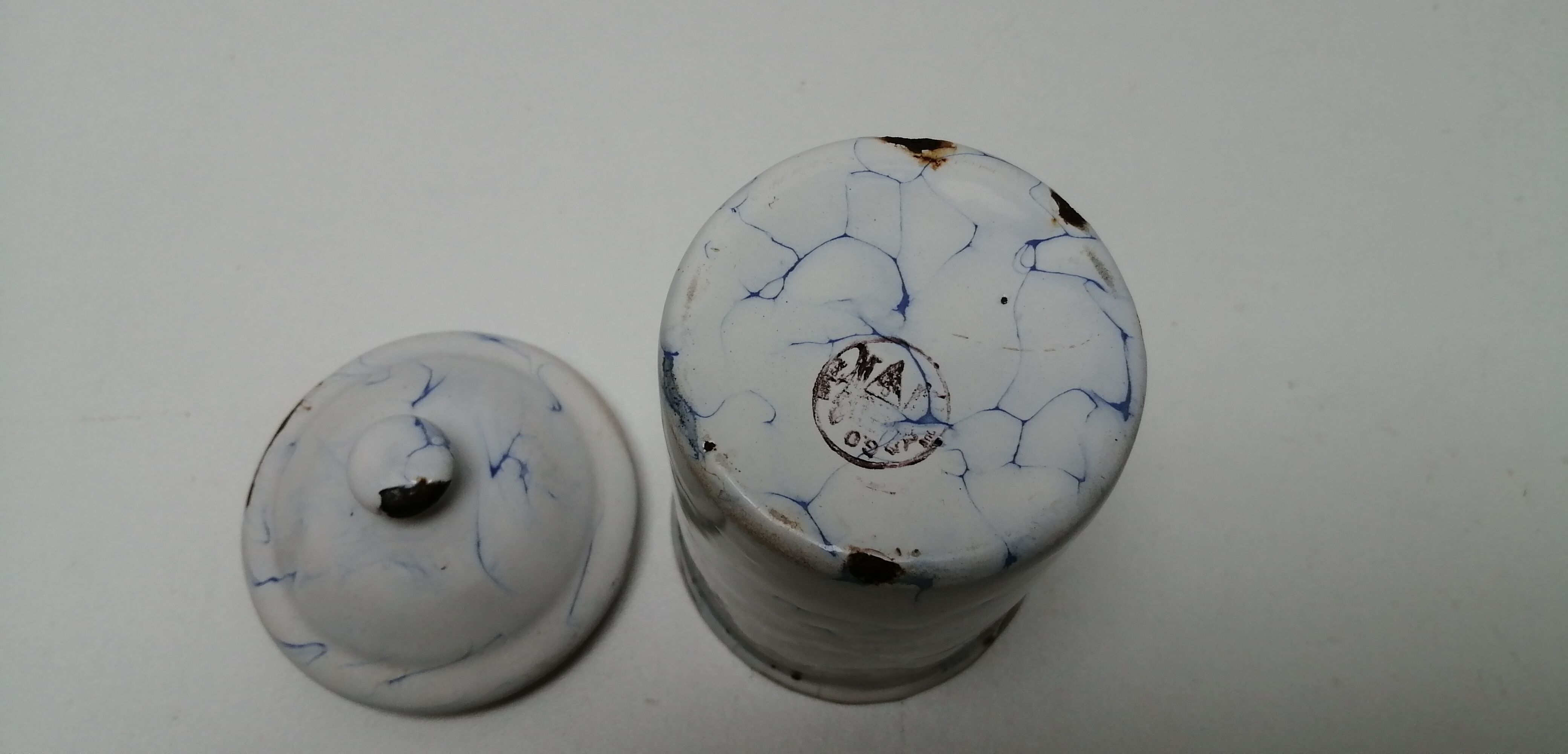 Pepper enamelled pot