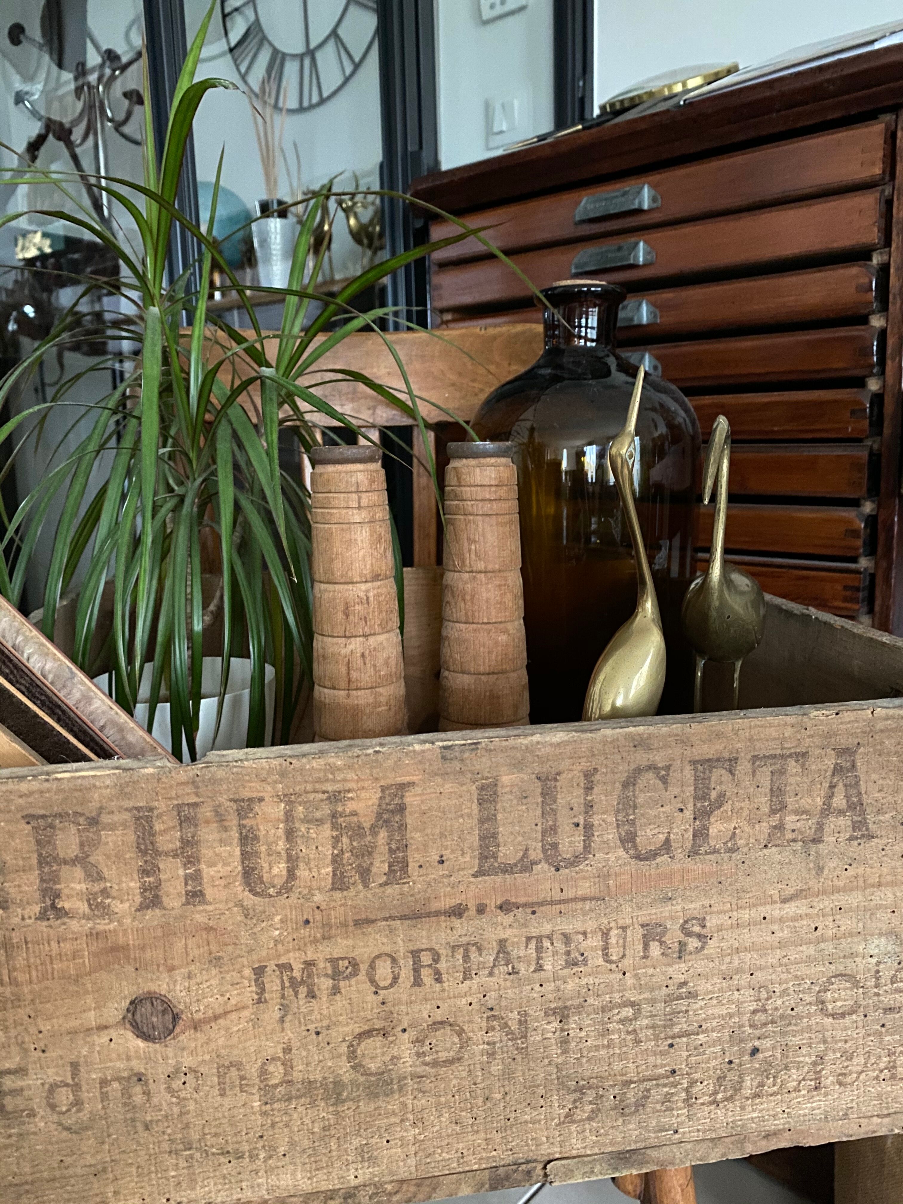 Ancienne caisse en bois « Rhum Luceta »