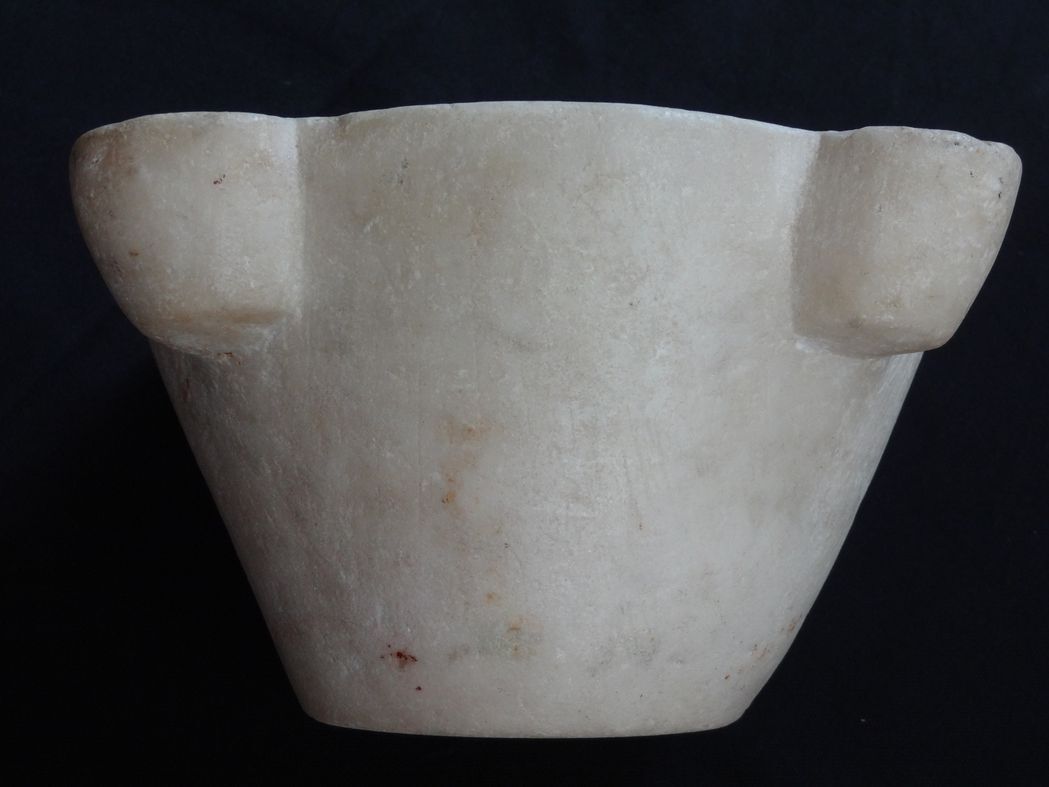 Carrara marble mortar of nineteenth century 26 x 13 cm