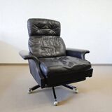 Vintage black leather armchair / lounge chair / relax seat