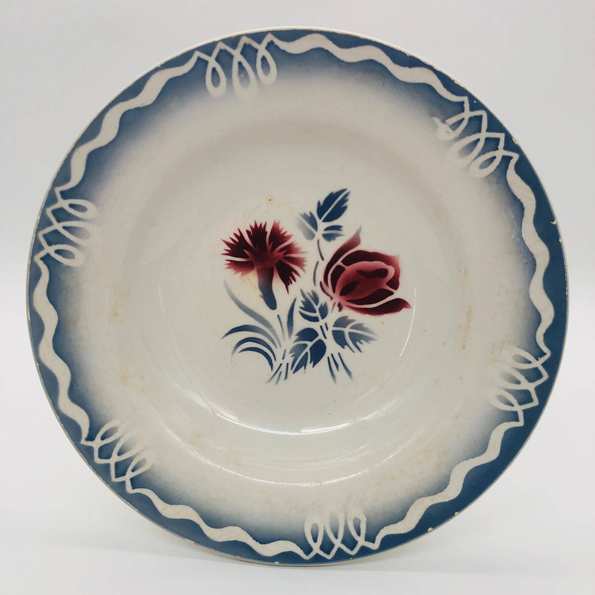 Set of 6 mismatched deep plates.
