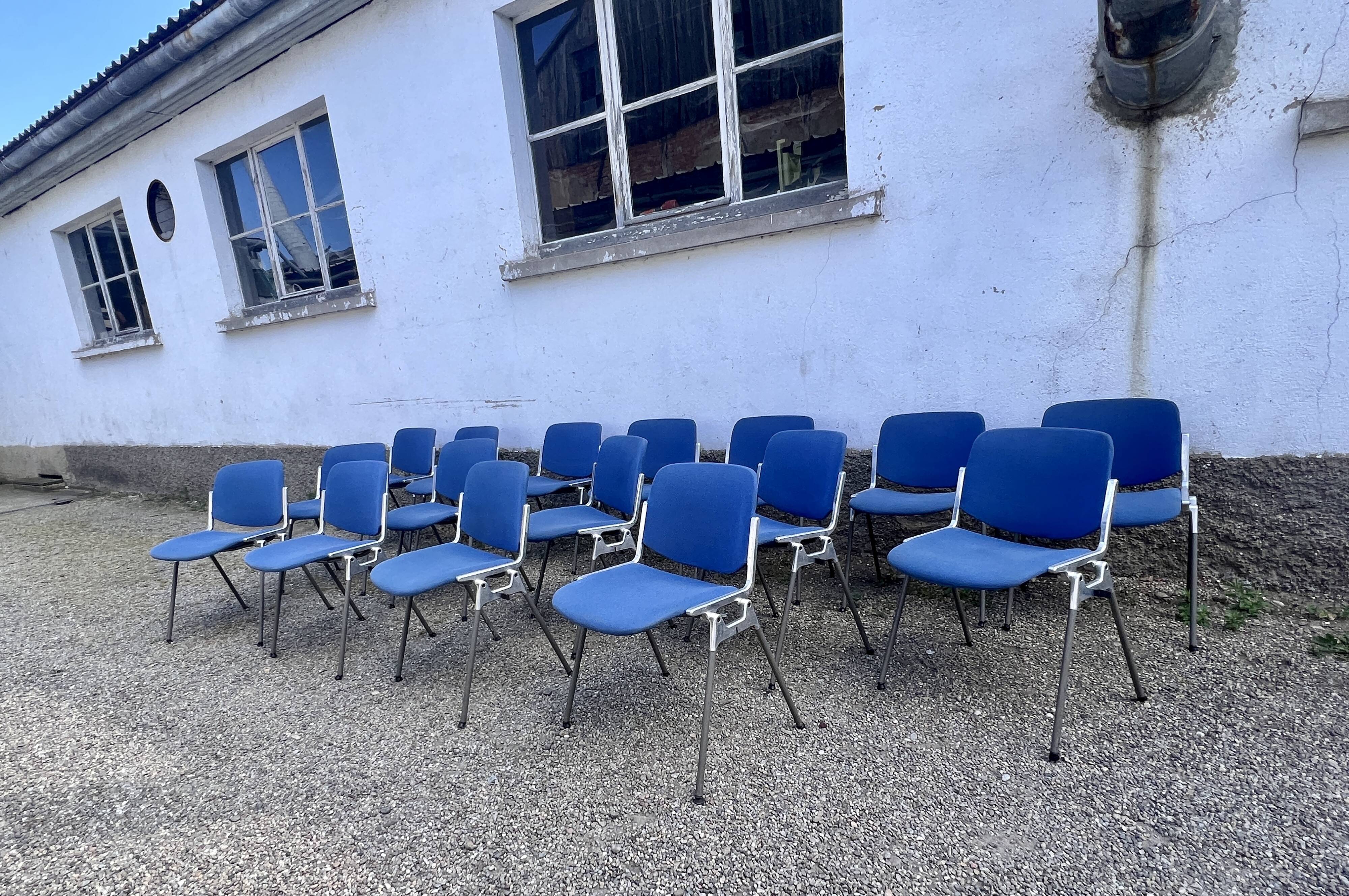 Série de 40 chaises de G. Piretti pour Castelli Anonima Castelli, Italie, années 1970