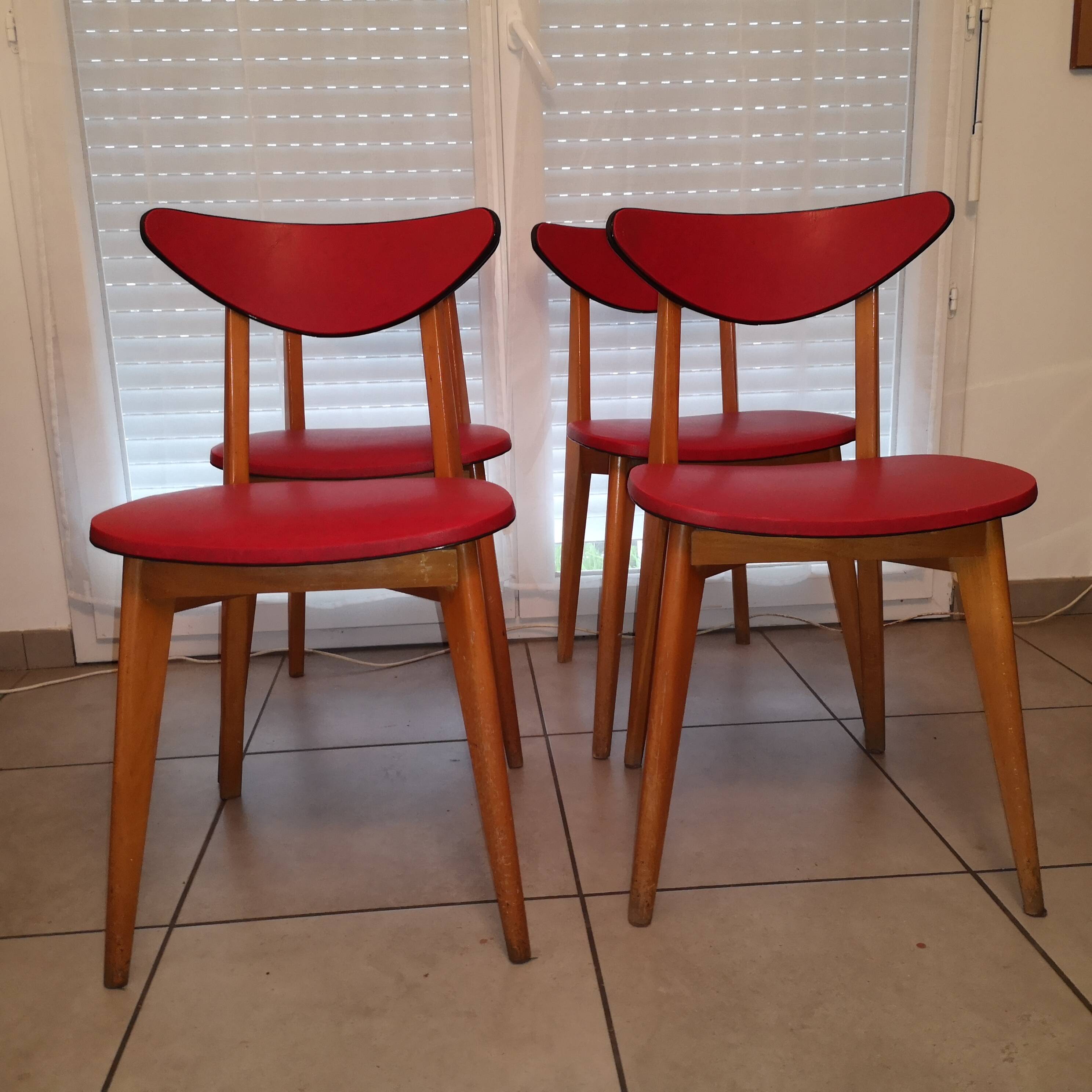 Set of 4 Vintage Chairs – 50s/60s Design – Red Faux Leather – Stackable