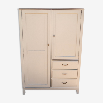 Armoire parisienne