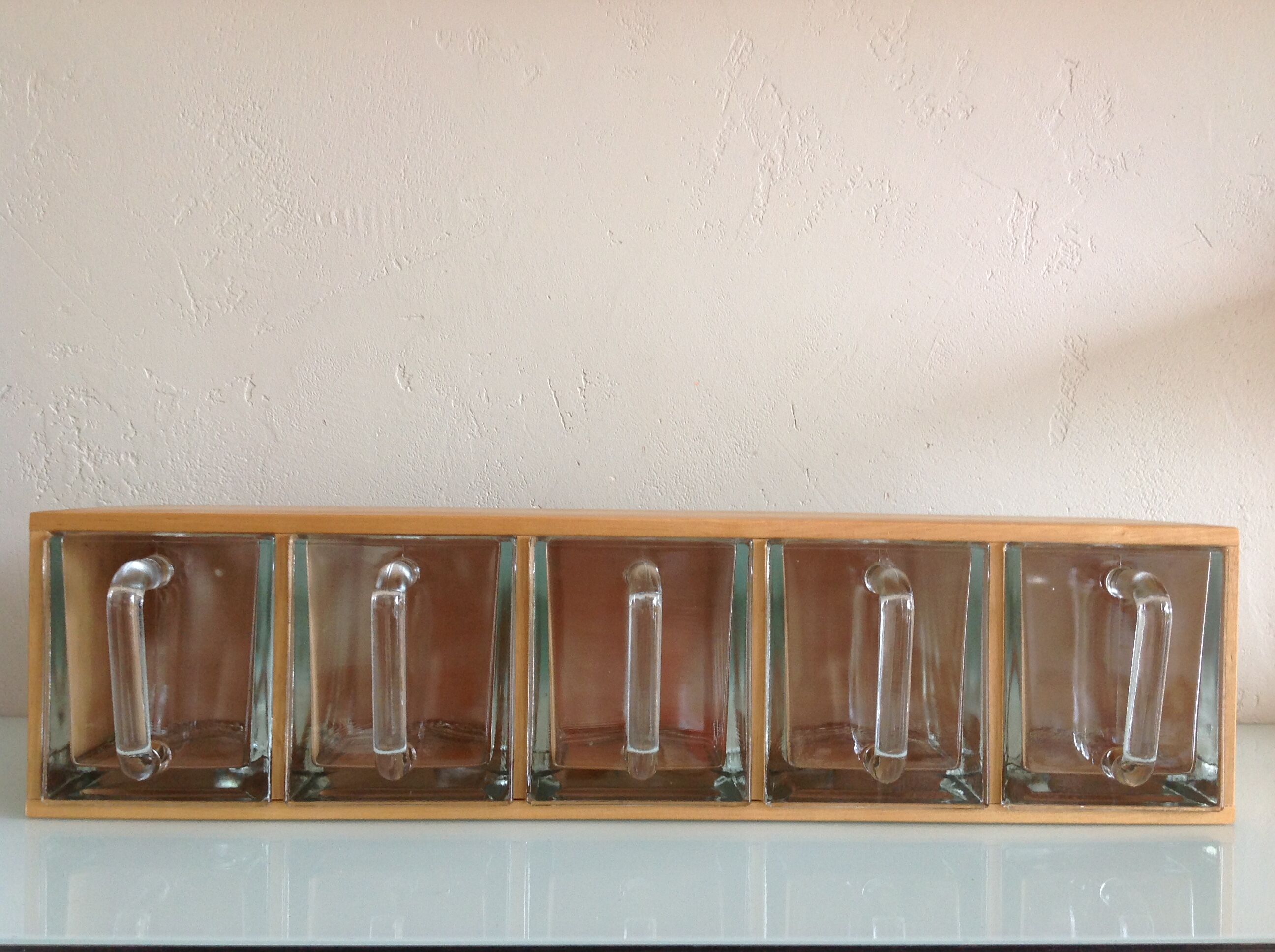 Wall stretch with glass epic drawers