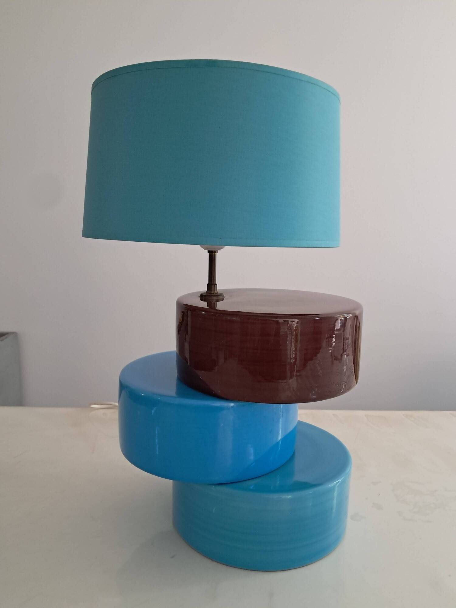 Kotska table lamp with 3 levels.
