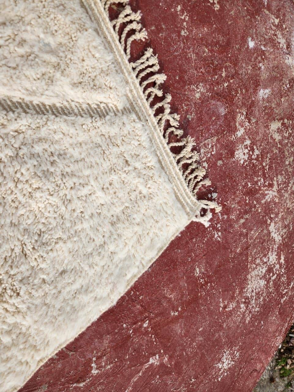Beni Ouarain Berber rug in cream 300x200 cm – natural wool – handmade