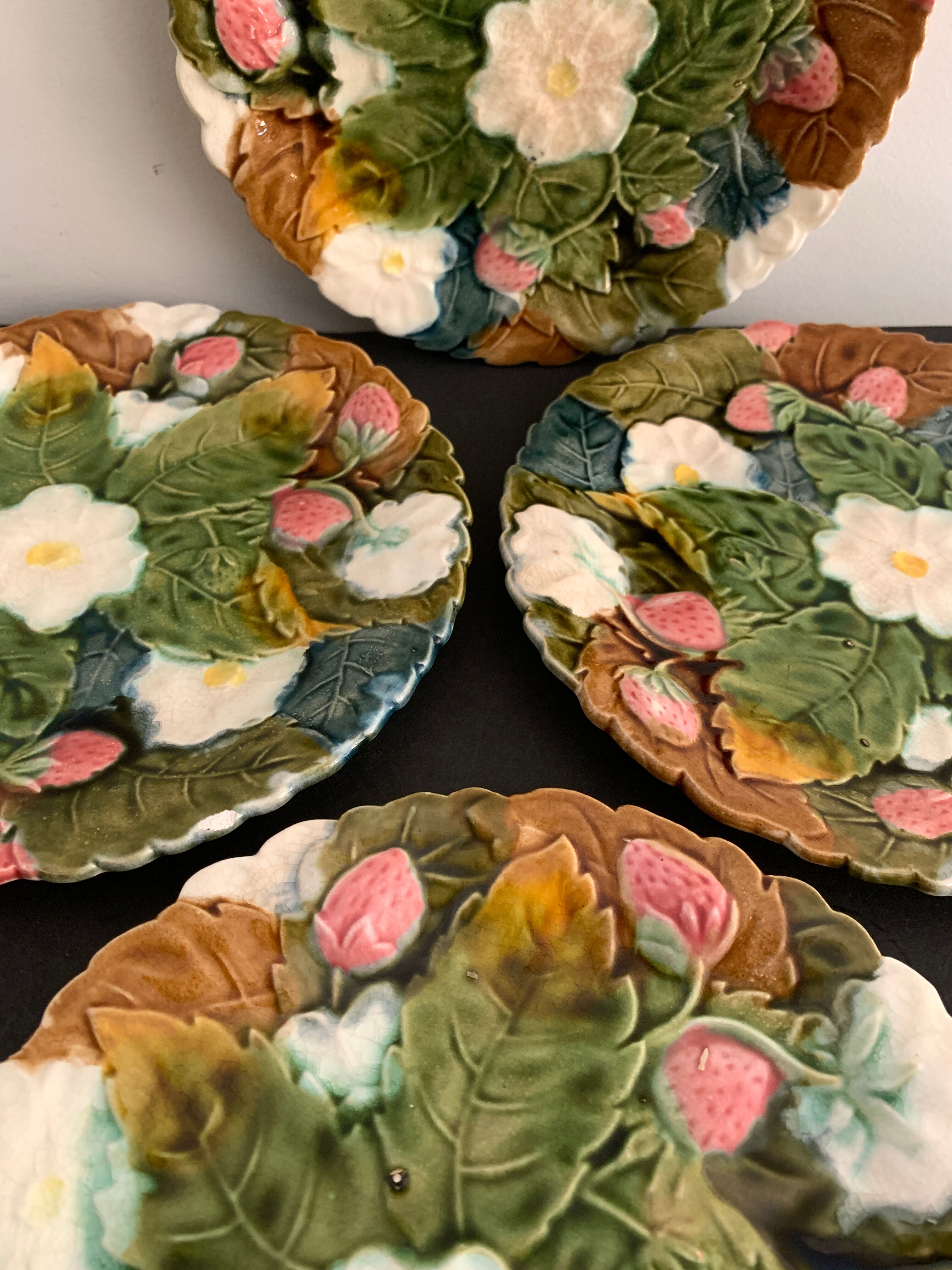 4 old and numbered dessert plates in slurry, strawberry model