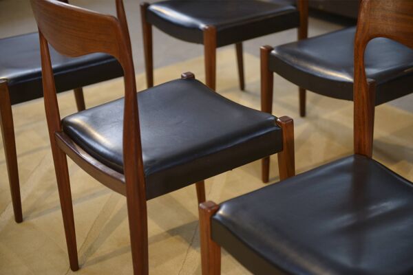 Ensemble de 6 chaises scandinaves en teck par Niels Otto Moller Danemark 1960’s