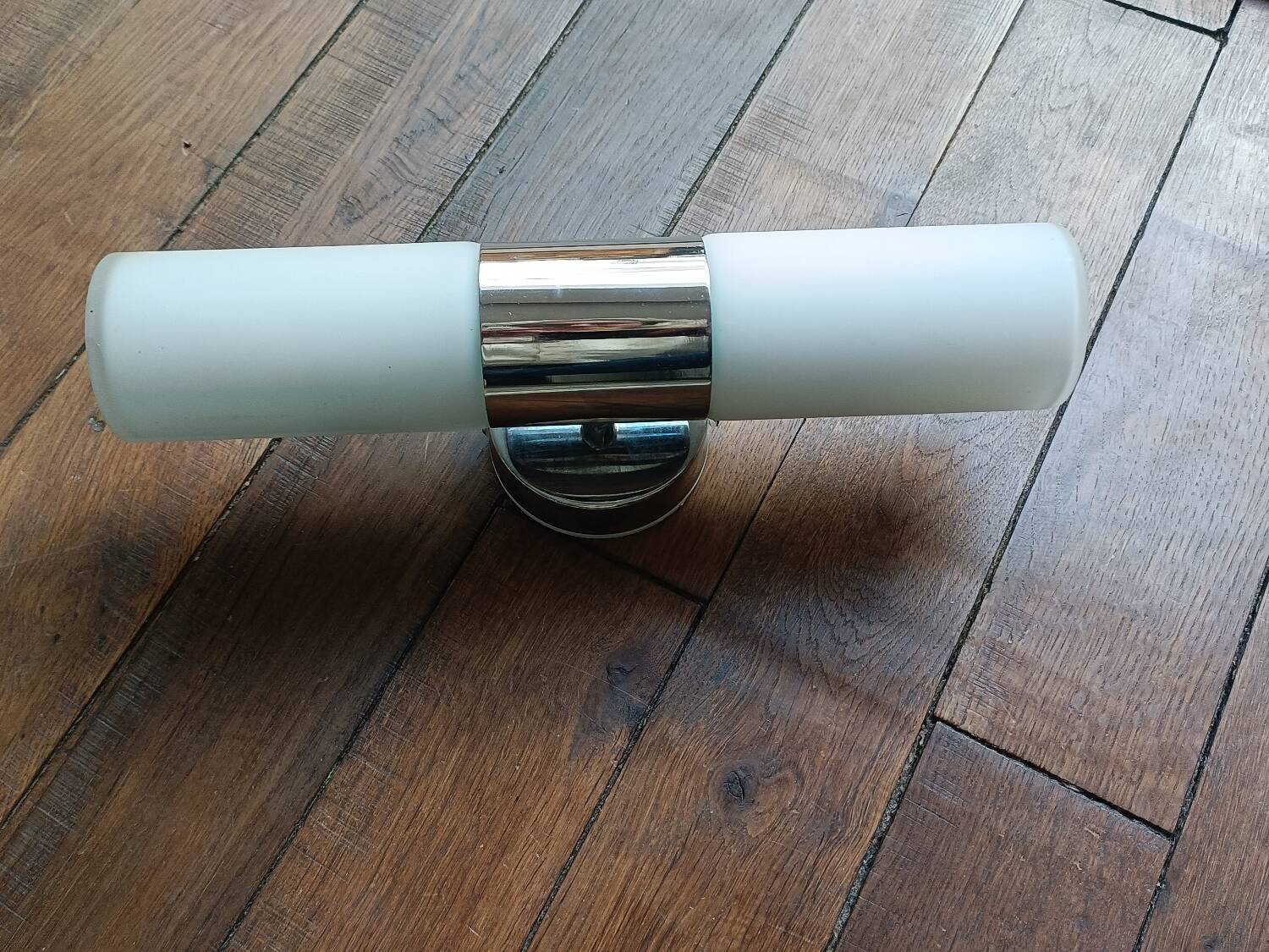 Wall light with opaque glass