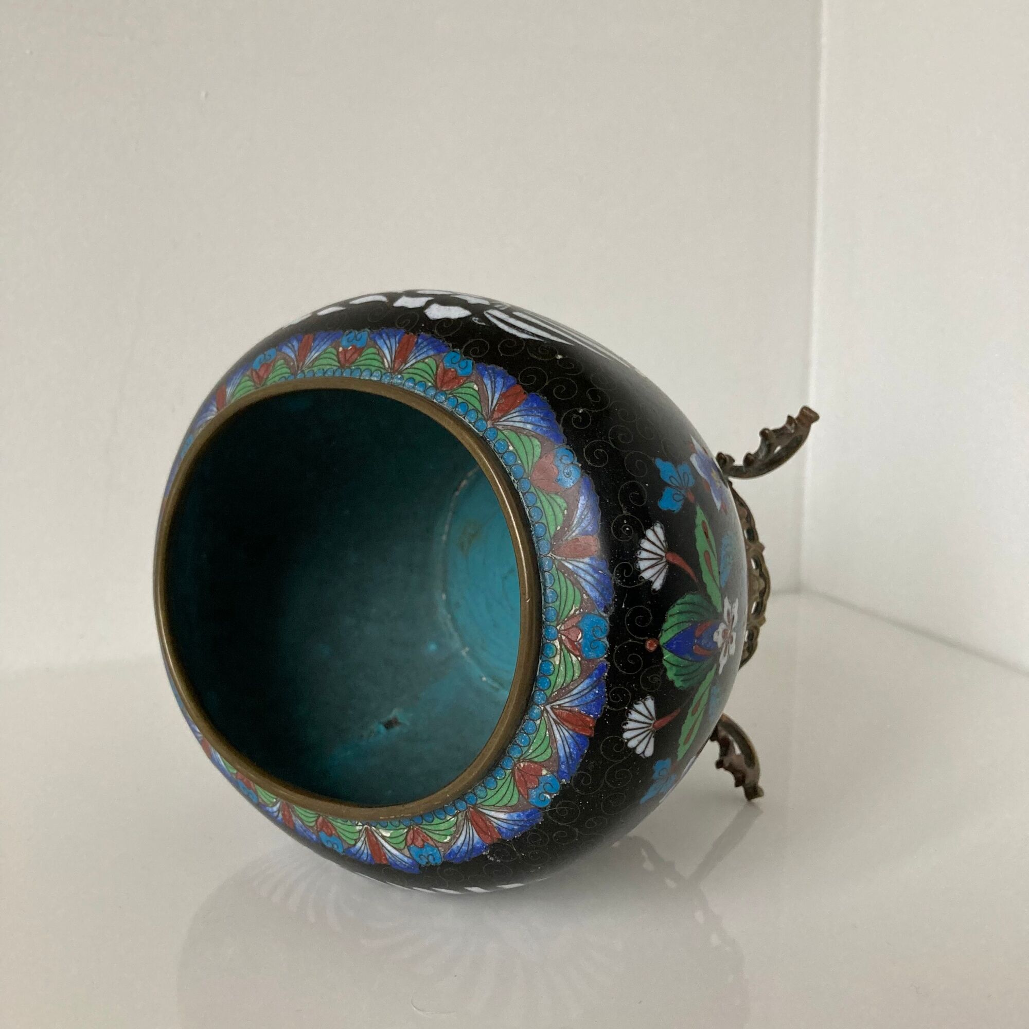 Beautiful planter in copper and polychrome cloisonné enamels Meiji period around 1900