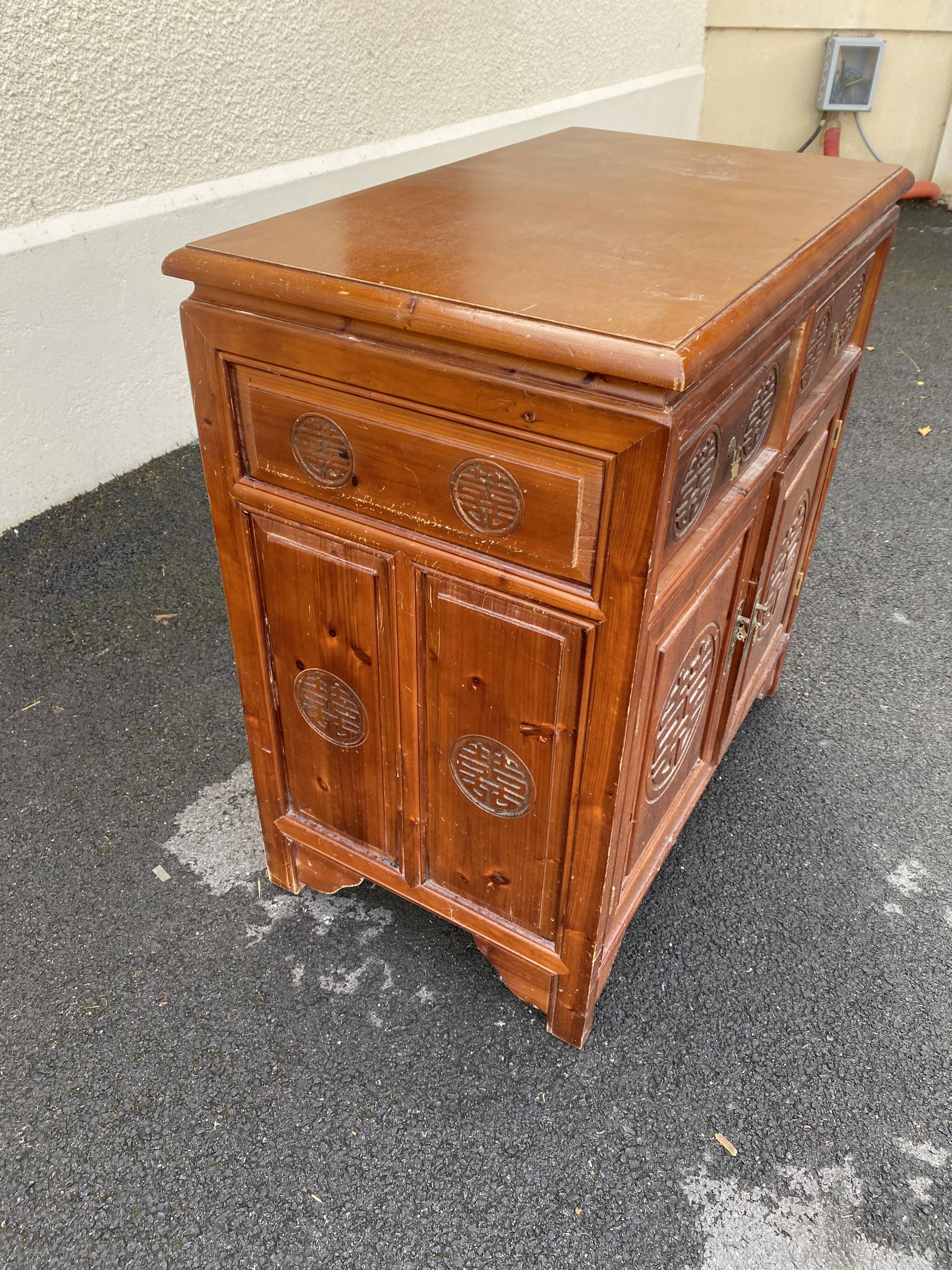 Buffet down chinese décor