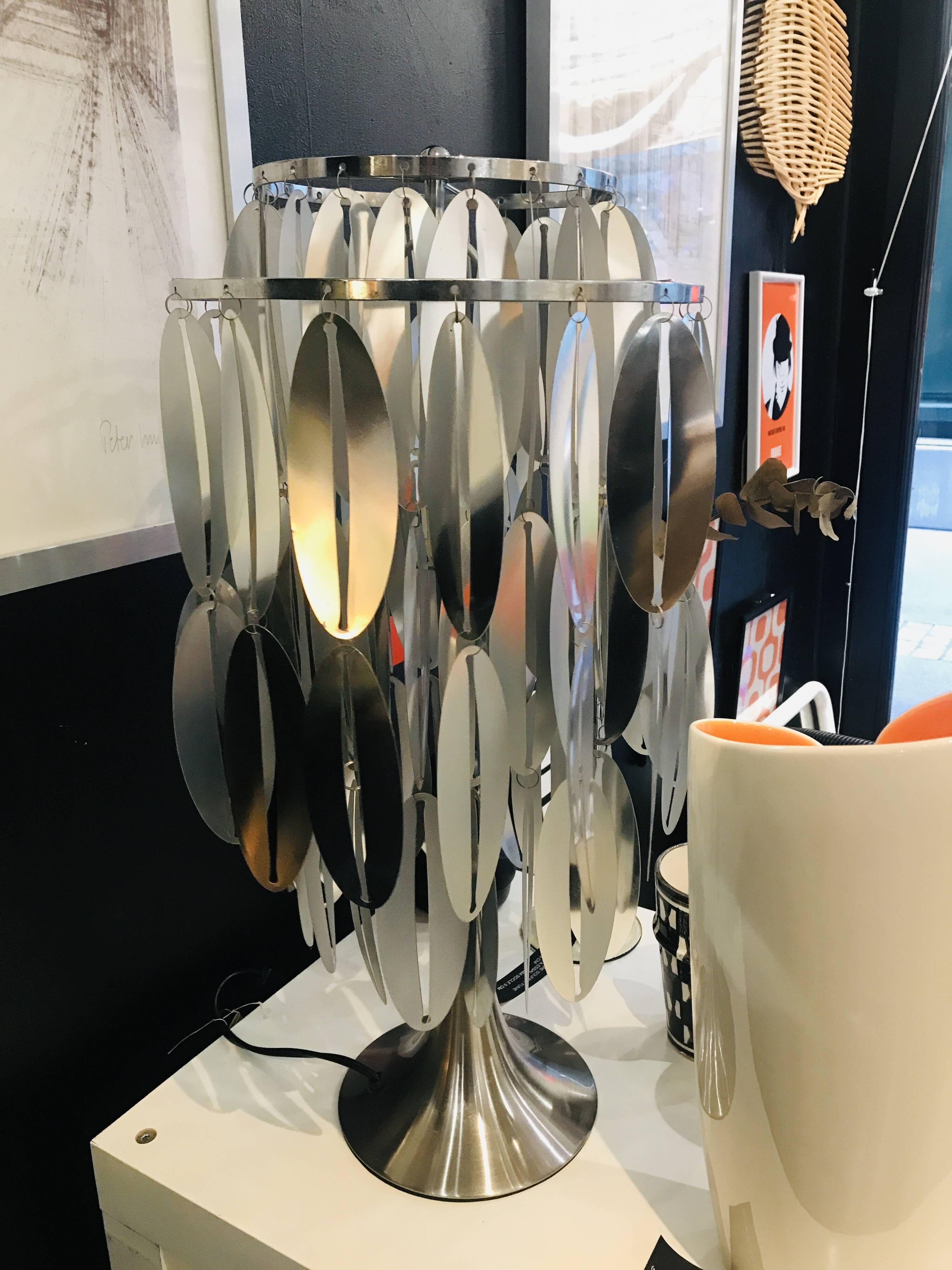 Aluminum tassel table lamp