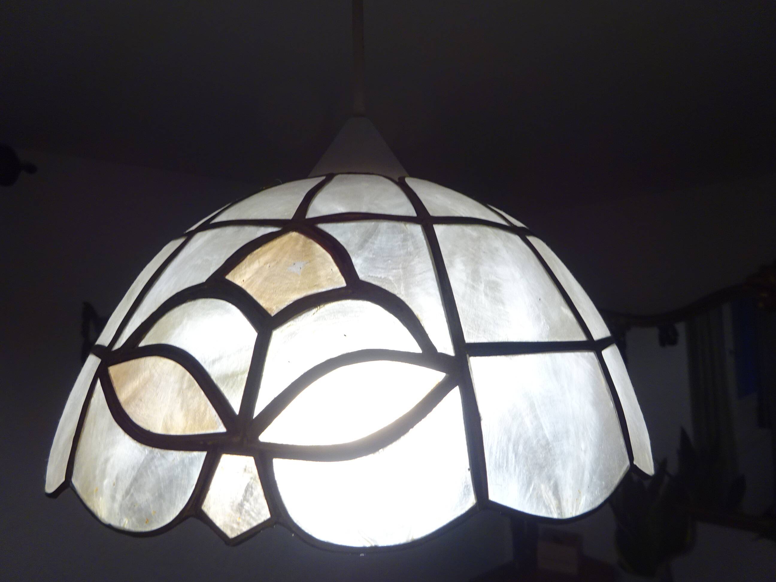 Lustre vintage en nacre et laiton