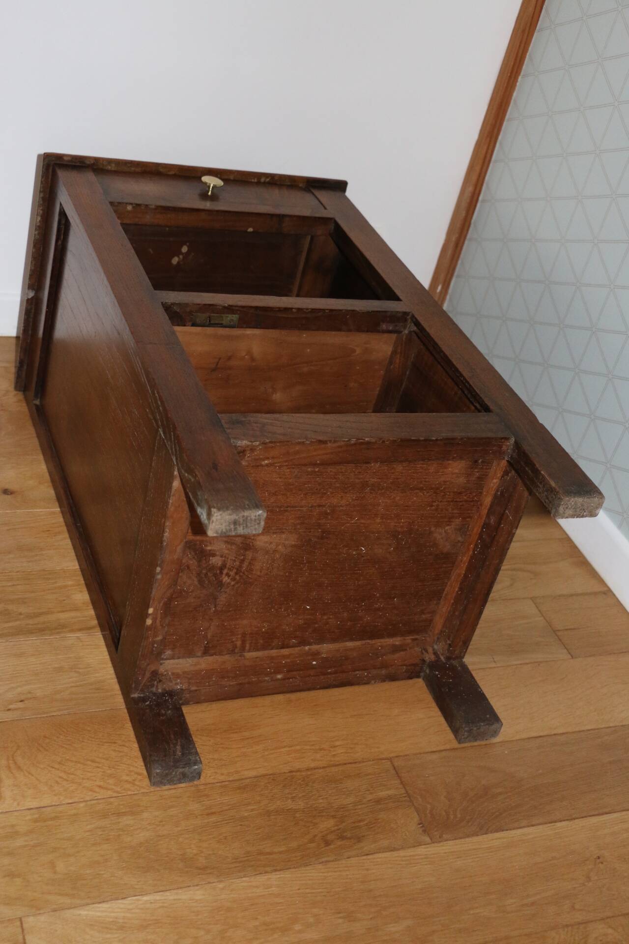 Dark oak side/bedside table