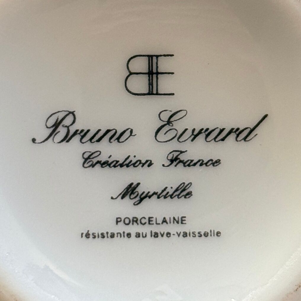 Lot de 4 tasses & soucoupes en porcelaine — Bruno Evrard, modèle Myrtille