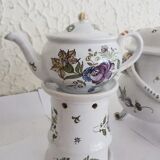 Ensemble théière sur chauffe plat et brûle parfum porcelaine à décor florale peint à la main