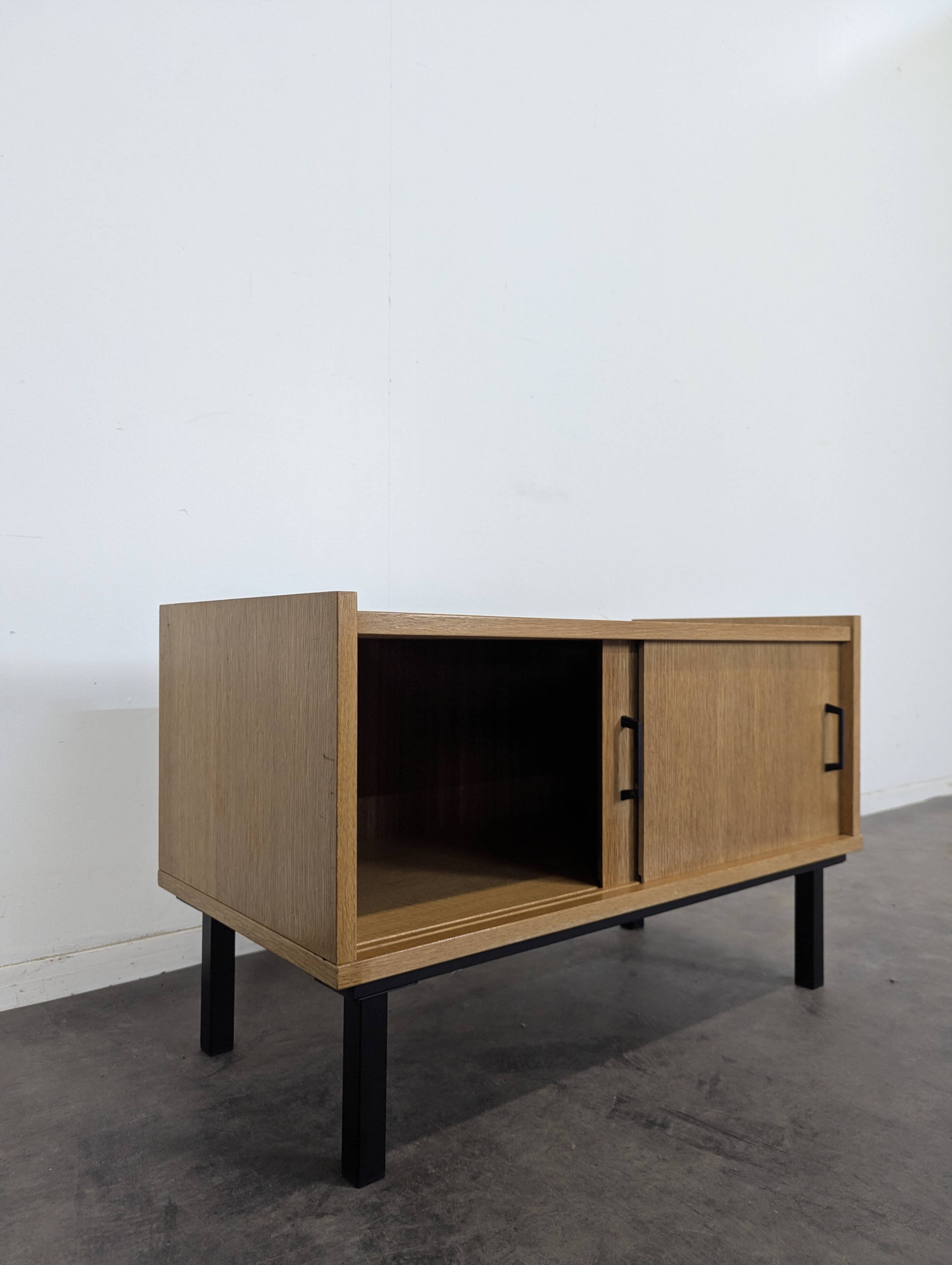 Hi-Fi Vinyl Cabinet with 2 Doors