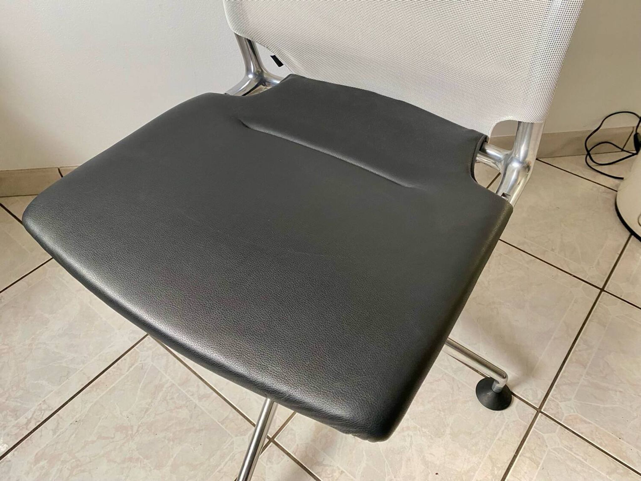 Chaise de bureau Meda chair édition vitra design Alberto Meda