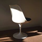 Tulip Chairs Eero Saarinen: set of three chairs