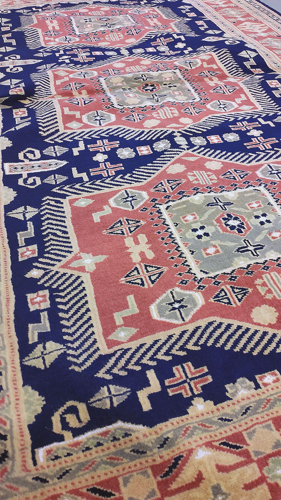 Tapis d'orient entièrement fait à la main "karachi" 191x127cm