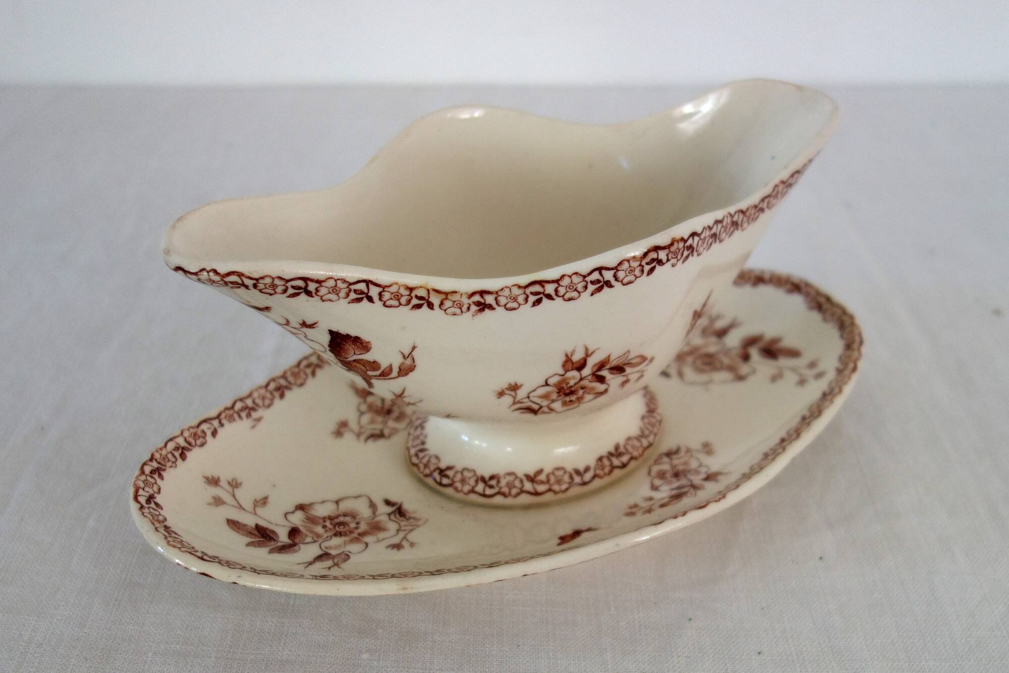 Antique sauce boat from Gien, Mai model, around 1900.