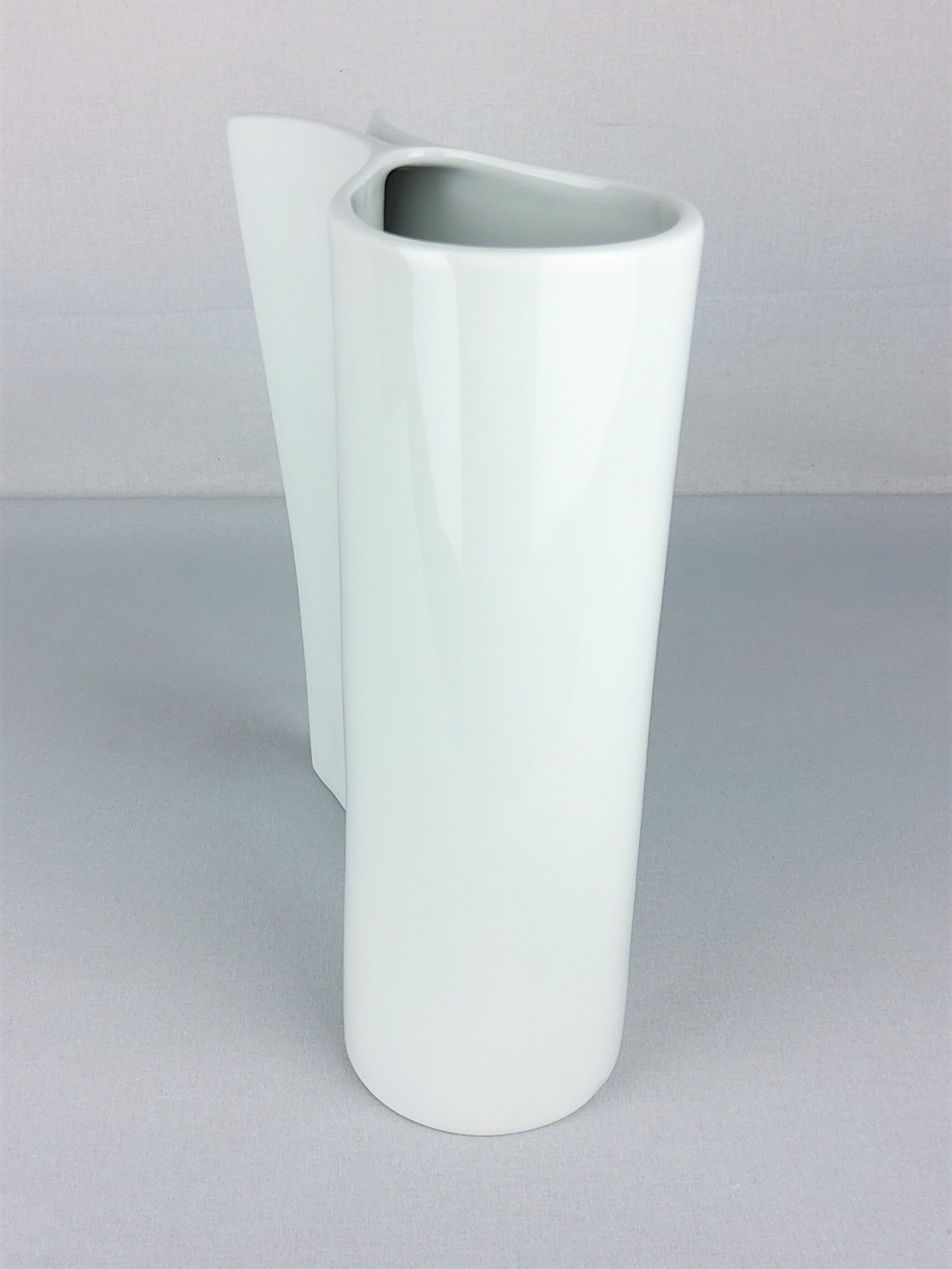 White vase Sarian porcelain Limoges Ramdam