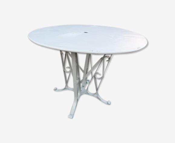 Table de jardin en fer forgé pieds rivetés 1910